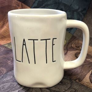 🛍️2/$25🛍️EUC Rae Dunn “Latte”Mug.